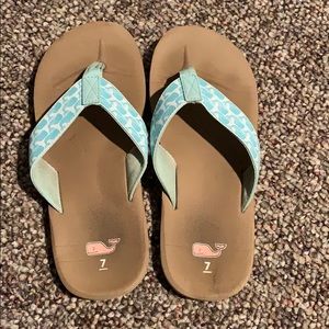 Vineyard vines flip flops.